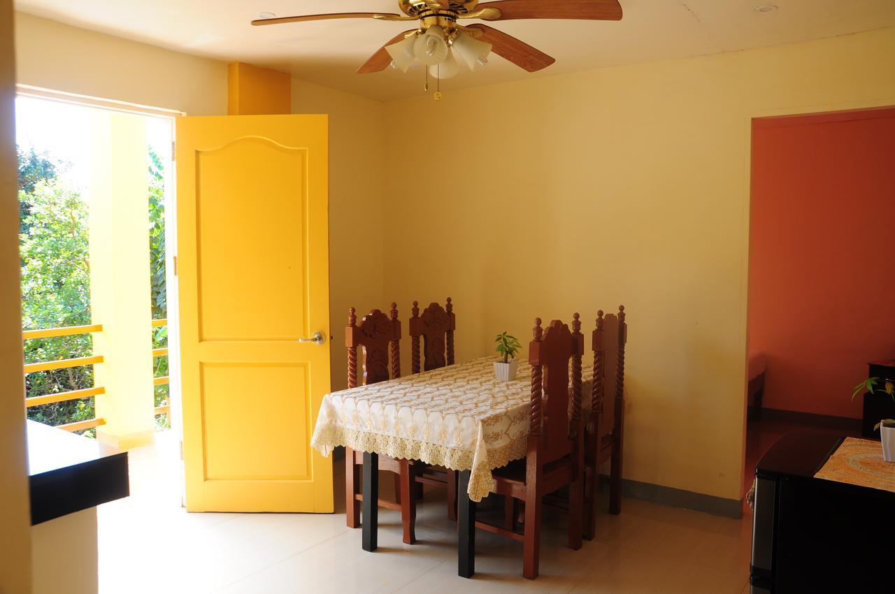 Jims Castle Inn Coron Exterior foto